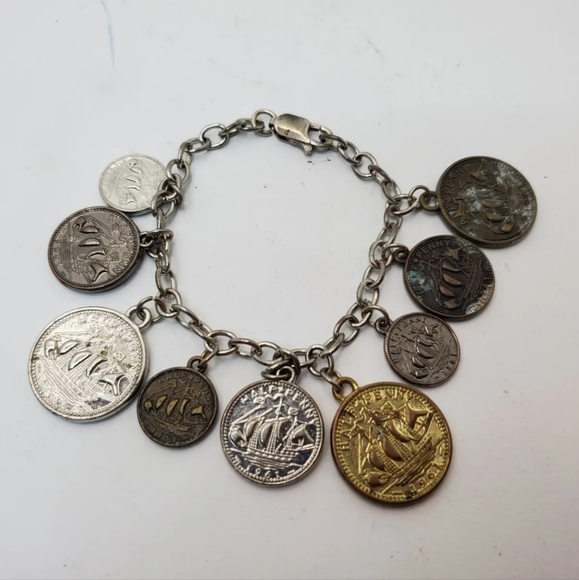 Vintage Queen Elizabeth II 1981 Australia Coin Charm bracelet - Picture 7 of 8